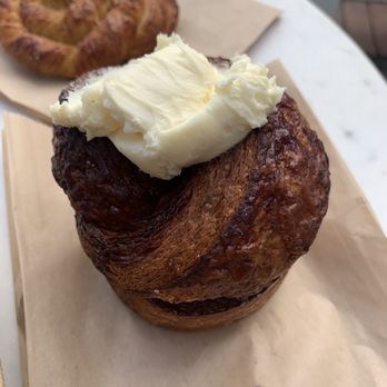 Lost Larson Bakery - Cinnamon roll - Coffee & Tea Near Me - Chicago, Illinois