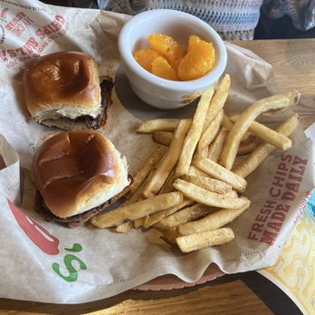 Chili's - Kids mini cheeseburger meal - American Near Me - Chandler, Arizona