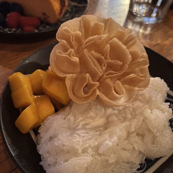 Boda - Sticky rice with mango and a delicate cookie on top - Thai Near Me - Portland, Maine