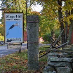 Sharpe Hill Vineyard - Signage