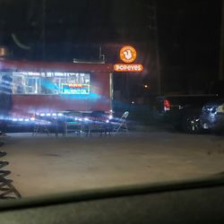 La Vecindad Del Chavito - Parked in front of Shell gas station while waiting for tacos and more. The front the business.