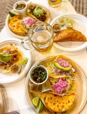 El Viejón Taquería y Mariscos food truck by null