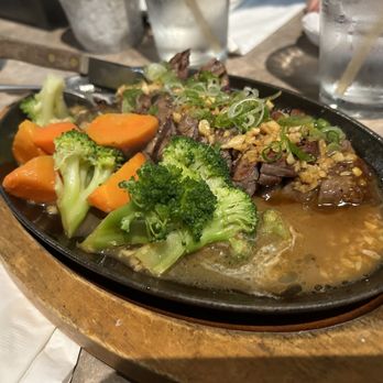 Ajito - Steak sliced with vegetables and a lot of garlic (3 of 5 stars) - Japanese Near Me - Cupertino, California