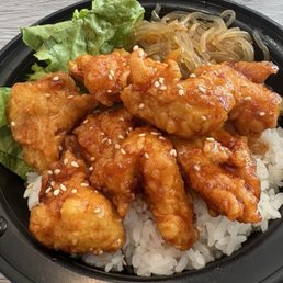 Bubble tea and spicy chicken Kup Bop,
