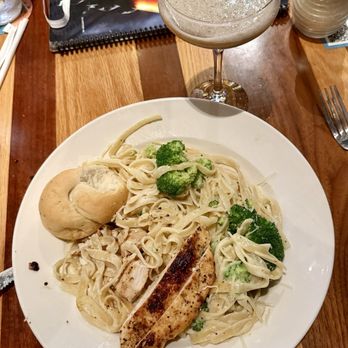 BJ's Restaurant & Brewhouse - I was so hungry I nearly forgot to get my Alfredo pic. - Pizza Near Me - Fort Myers, Florida BJ's Restaurant & Brewhouse - I was so hungry I nearly forgot to get my Alfredo pic. - Pizza Near Me - Fort Myers, Florida