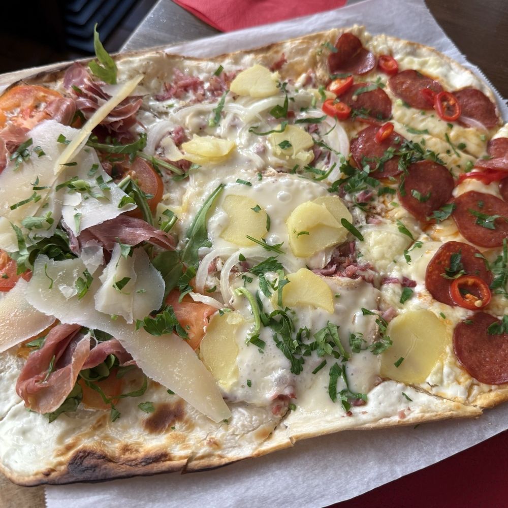 KAMIN - Kamin Dreierlei: Parma, Mainzer, Scharfe - Flatbread Near Me - Mainz, RP KAMIN - Kamin Dreierlei: Parma, Mainzer, Scharfe - Flatbread Near Me - Mainz, RP