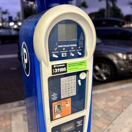 Meter parking for this specific Publix across from Young Circle Park. Curbside parking. Meter parking for this specific Publix across from Young Circle Park. Curbside parking.