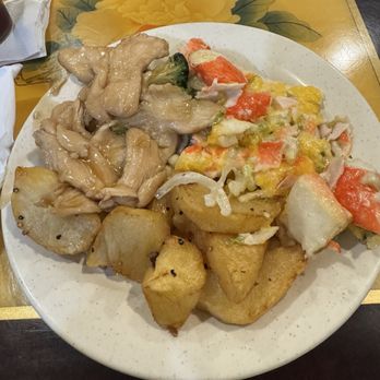 Grand Buffet - Wedge black pepper potatoes, skinless chicken and broccoli, imitation crab cheese - Chinese Near Me - Marble Falls, Texas Grand Buffet - Wedge black pepper potatoes, skinless chicken and broccoli, imitation crab cheese - Chinese Near Me - Marble Falls, Texas