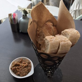 Splashes Restaurant - Complimentary bread & olive tapenade (tasty) - New American Near Me - Laguna Beach, California