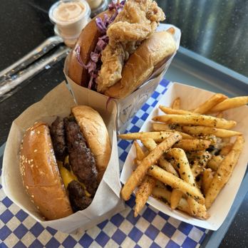 Izzy & Wooks - Burgers Near Me - San Francisco, California