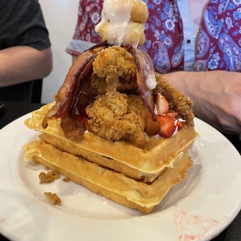 Maple Leaf Diner - Chicken, Bacon and Waffles - American Near Me - Dallas, Texas