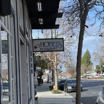 Hobee's Restaurant - Entrance 12/2024 - Diners Near Me - Palo Alto, California