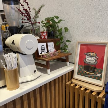 Le Phin - Cute set up - Coffee & Tea Near Me - New York, New York