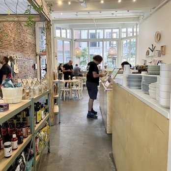 La Finca - Shot of inside looking towards the front of shop - beautiful display of edible gifts and specialty foods too! - Breakfast & Brunch Near Me - Montreal, Quebec