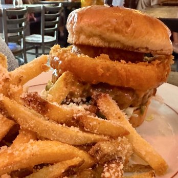 Hillcrest Tavern - Bbq bacon burger - American Near Me - Louisville, Kentucky