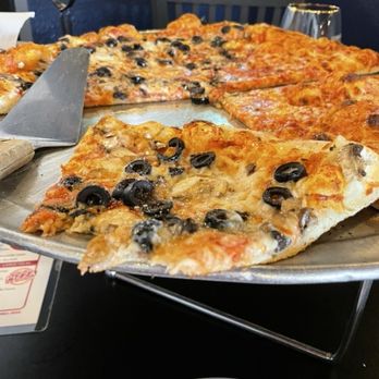 New York Pizza Pub - Pizza Near Me - New Braunfels, Texas