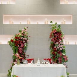 Asymmetric floral arch! Asymmetric floral arch!