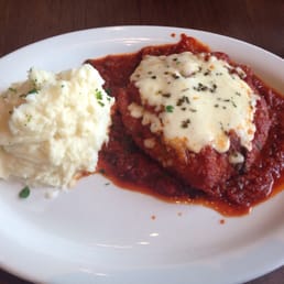 Pollo alla Pizzaiola (Chicken Parmesan with mashed potatoes) Pollo alla Pizzaiola (Chicken Parmesan with mashed potatoes)