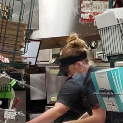 Pizza Hut - Improper use of mask