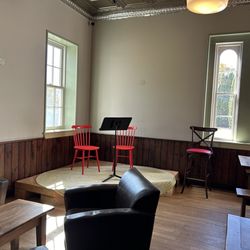 Roaring 20's Brewery & Taphouse - Entertainment area