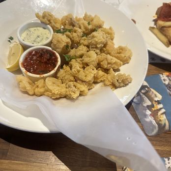 Yard House - Fried Calamari - New American Near Me - Atlanta, Georgia