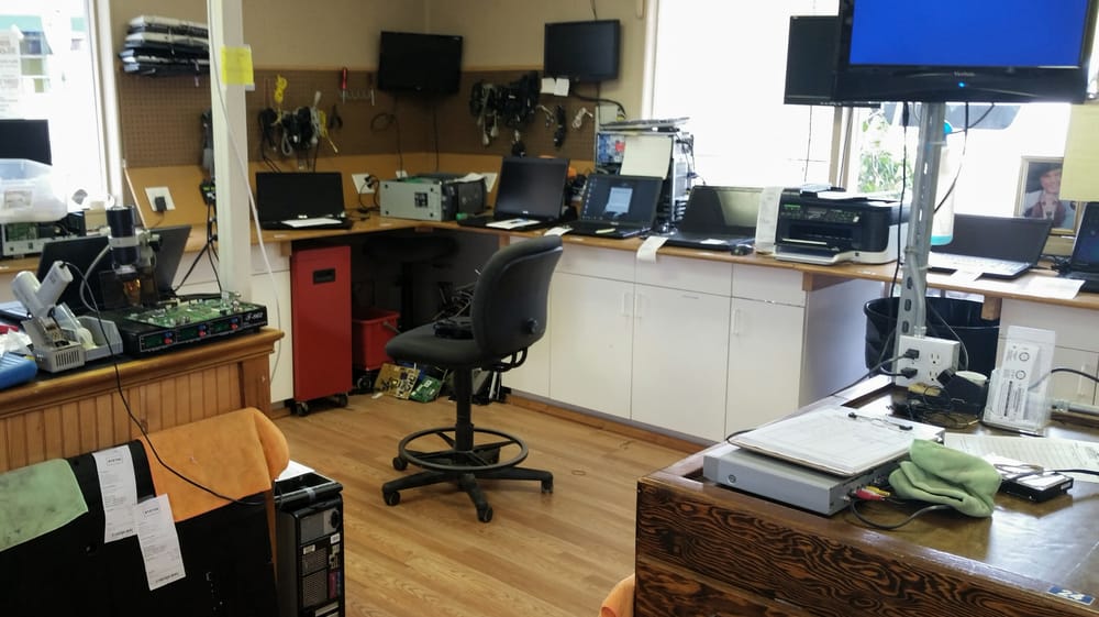 Palm Tree Tech Center - Tech Area - IT Services & Computer Repair Near Me - Oviedo, Florida Palm Tree Tech Center - Tech Area - IT Services & Computer Repair Near Me - Oviedo, Florida