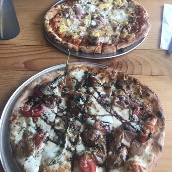 Flatbread Company - Margarita pizza and mopsy pie - Pizza Near Me - Paia, Hawaii Flatbread Company - Margarita pizza and mopsy pie - Pizza Near Me - Paia, Hawaii