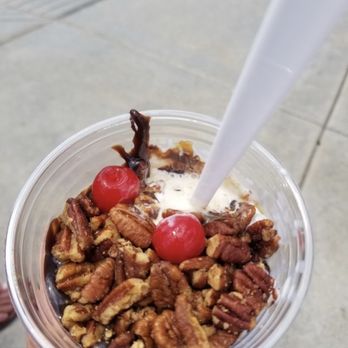 Andy's Frozen Custard - Hot fudge sundae with pecans - Ice Cream & Frozen Yogurt Near Me - Springdale, Arkansas