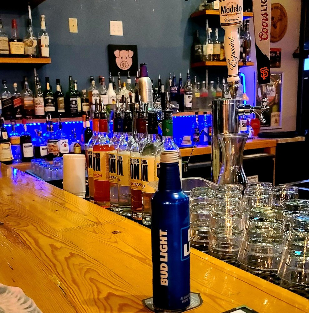 Twisted Pig Bar and Grill