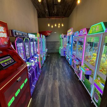 Mountain Mike's Pizza - Claw arcade - Pizza Near Me - Eureka, California Mountain Mike's Pizza - Claw arcade - Pizza Near Me - Eureka, California