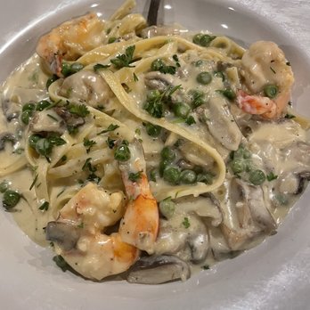La Buca - Fettuccine Alfredo w/shrimp, mushrooms and peas (not on menu) - Italian Near Me - Philadelphia, Pennsylvania
