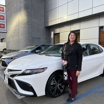 Keyes Toyota - Car Dealers Near Me - Van Nuys, California
