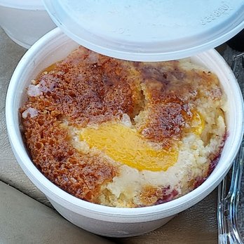 Danny's Road Side Kitchen - Peach cobbler, they usually have 3 or so varieties daily, today was Peach, Apple, or Blueberry. - American Near Me - Lower Lake, California