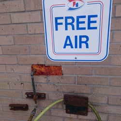 Holiday Stationstore - Free air unlike other places