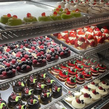 Villabate Alba - Cake Display - Bakeries Near Me - Brooklyn, New York Villabate Alba - Cake Display - Bakeries Near Me - Brooklyn, New York