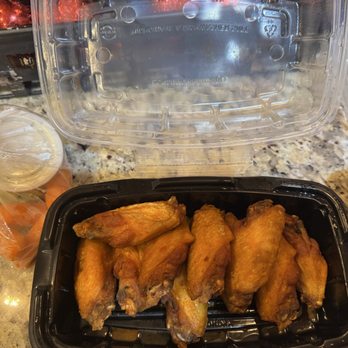 Duff's Famous Wings - Mild Original Buffalo sauce, if you squint you can see a little bit of sauce at the bottom. Yeah, these tasted like flavorless plain wings. - Chicken Wings Near Me - Elizabethtown, Kentucky Duff's Famous Wings - Mild Original Buffalo sauce, if you squint you can see a little bit of sauce at the bottom. Yeah, these tasted like flavorless plain wings. - Chicken Wings Near Me - Elizabethtown, Kentucky