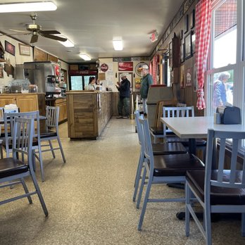 Piggy's Place Bar-B-Que - Ordering area - Barbeque Near Me - Tullahoma, Tennessee