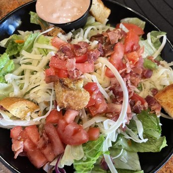 Calhoun's - House salad - fresh veggie's - American Near Me - Pigeon Forge, Tennessee Calhoun's - House salad - fresh veggie's - American Near Me - Pigeon Forge, Tennessee