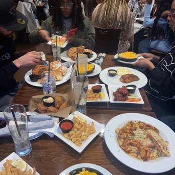 Ben's Next Door - Jerk Penne Pasta New Popcorn Shrimp Blackened Salmon Mac & Cheese ND Boneless Wings Chicken  Waffle - Bars Near Me - Washington, DC, District of Columbia