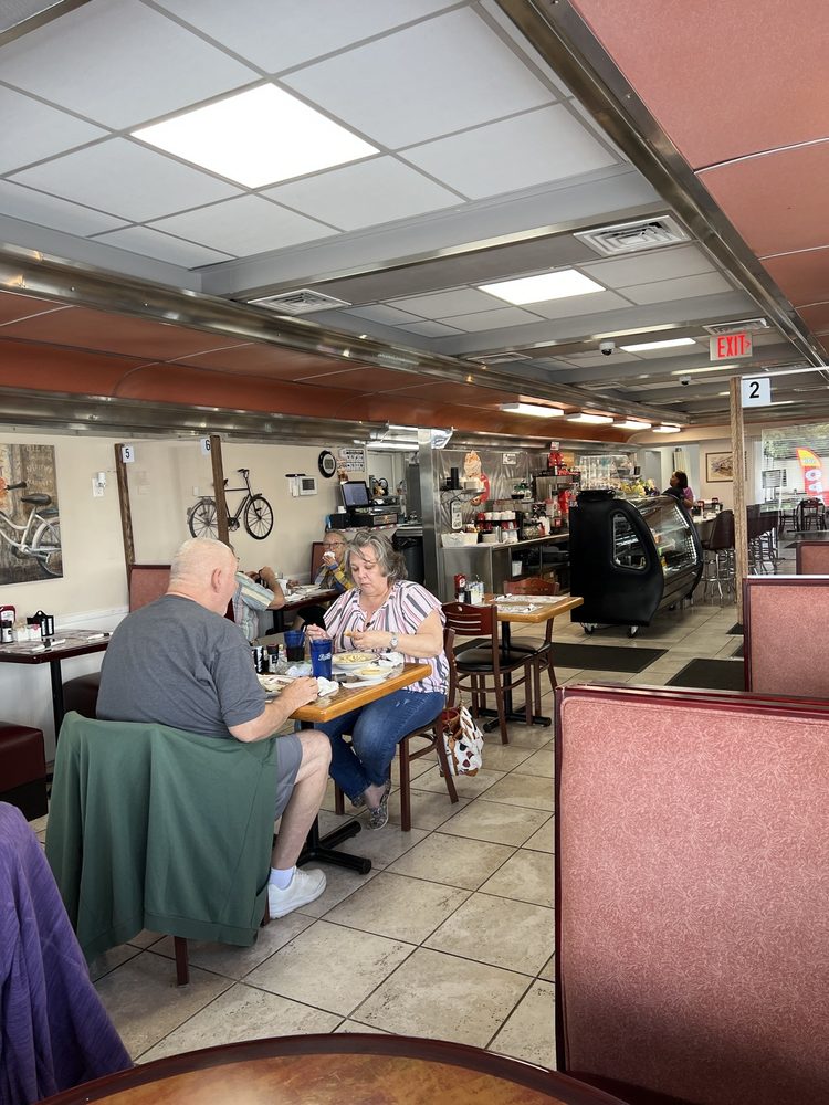 Milford Diner Logo