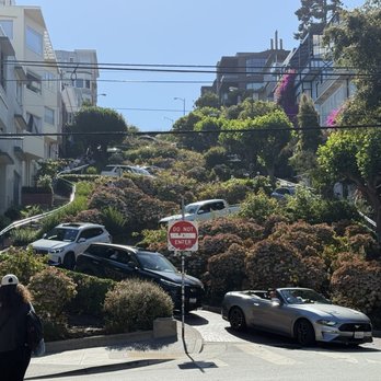 Lombard Street - Landmarks & Historical Buildings Near Me - San Francisco, California
