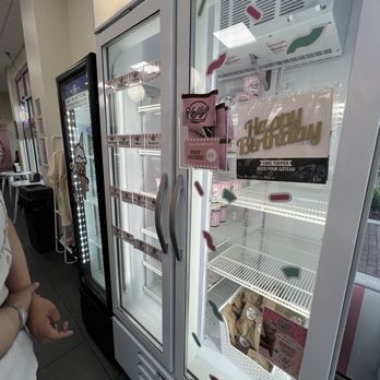 Kelly's Homemade Ice Cream - Fridge - Ice Cream & Frozen Yogurt Near Me - Maitland, Florida Kelly's Homemade Ice Cream - Fridge - Ice Cream & Frozen Yogurt Near Me - Maitland, Florida