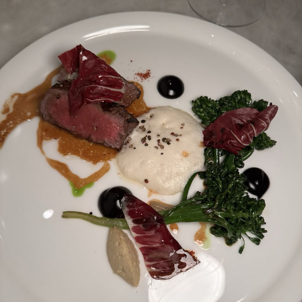 Le Jardinier - Beef tenderloin au jus - French Near Me - Houston, Texas Le Jardinier - Beef tenderloin au jus - French Near Me - Houston, Texas