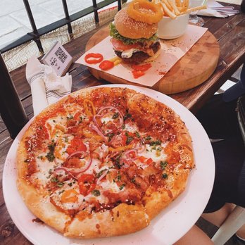 Bistro 1640 - Cold cut pizza - French Near Me - Quebec City, Quebec