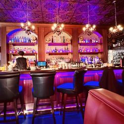 ADEZ Steakhouse & Lounge - Bar area