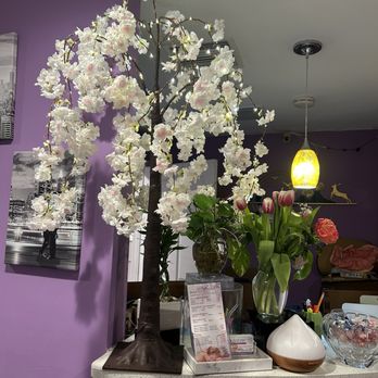 NY Foot & Body Spa - Beautiful art and awesome front desk greeting from Cristina and amazing deep tissue massage by Semi. - Massage Near Me - Bradenton, Florida NY Foot & Body Spa - Beautiful art and awesome front desk greeting from Cristina and amazing deep tissue massage by Semi. - Massage Near Me - Bradenton, Florida