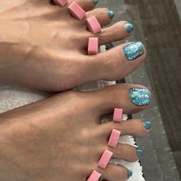 My fun pedicure from Laura's Nail Salon! My fun pedicure from Laura's Nail Salon!