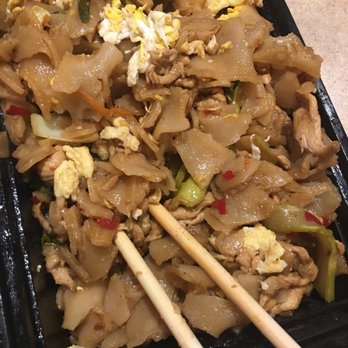 Noodle Wave - Pad See Ew (name fits the delivery) you can see its full but the noodles are old and broken - Thai Near Me - Frisco, Texas Noodle Wave - Pad See Ew (name fits the delivery) you can see its full but the noodles are old and broken - Thai Near Me - Frisco, Texas