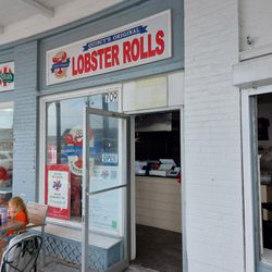 Quincy's Original Lobster Rolls - Outside