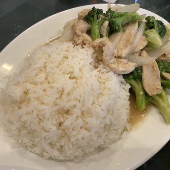 Pho Hoai - Chicken and broccoli - Vietnamese Near Me - Brooklyn, New York